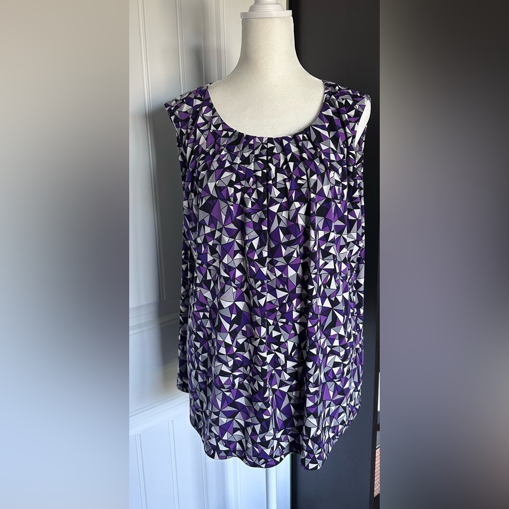 Calvin Klein Sleeveless Geometric Print Tank Top in Purple, Black & White